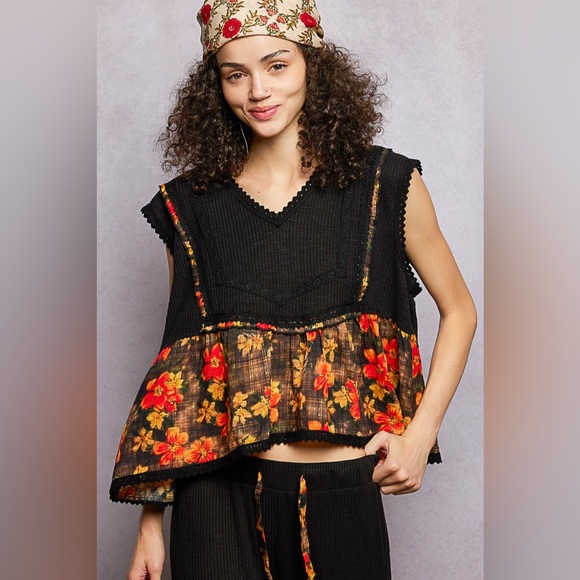 POL Lace Detail Floral Cropped Ruffled Top🆕 - Picture 6 of 7